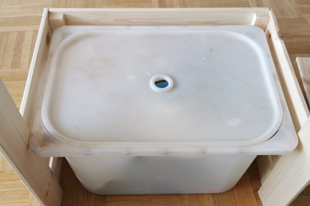 Matschküche selber bauen - Bretter verschrauben