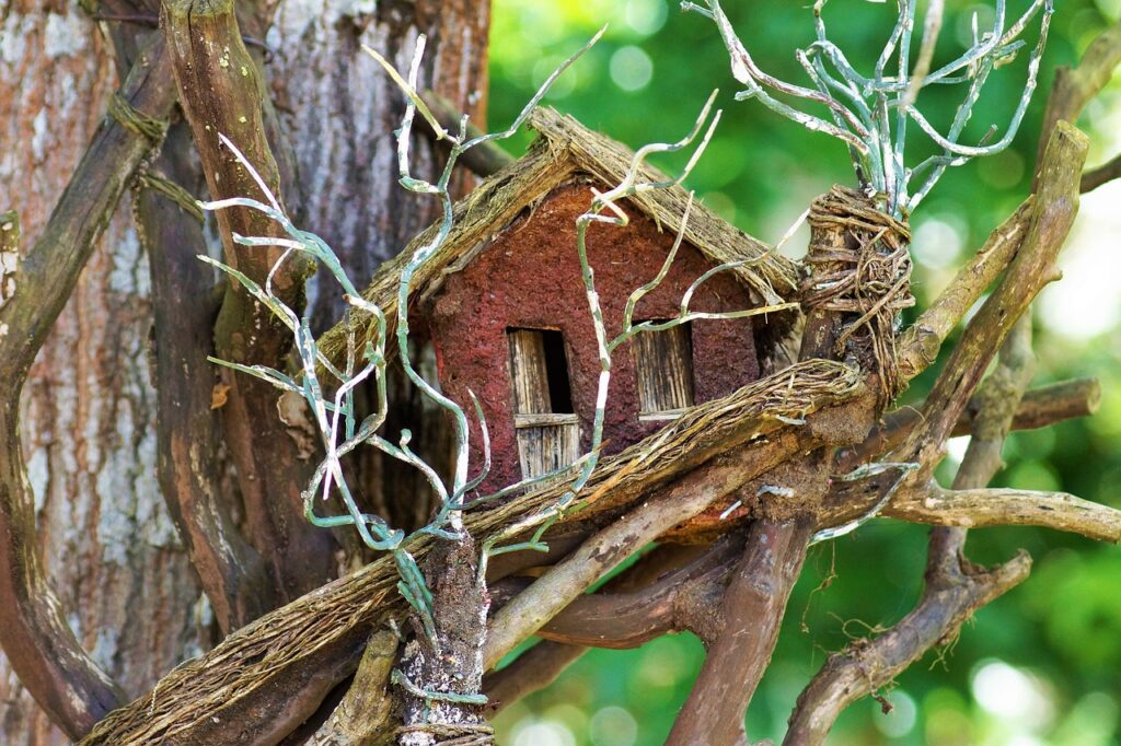 Naturhandwerk, kreatives Vogelhäuschen