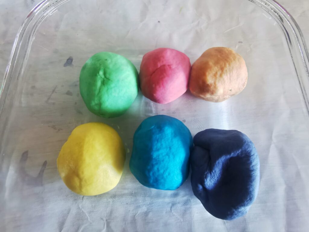 Bunte Duftknete