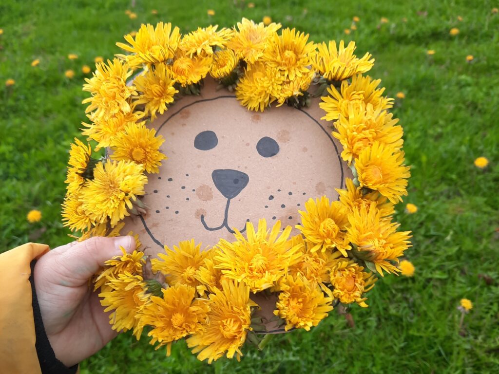 Blumentiere aus Pappe