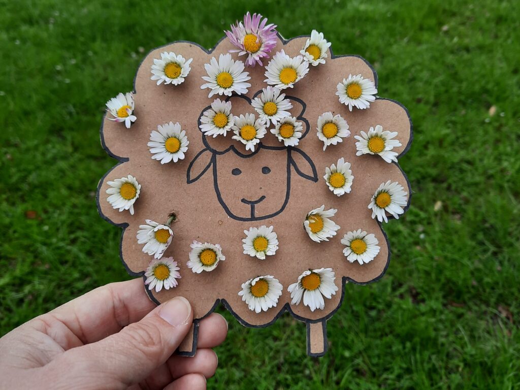 Blumentiere aus Pappe