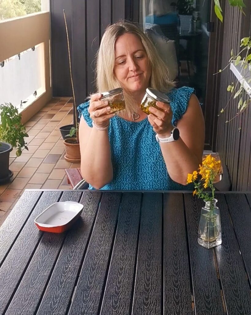 Johanniskraut Rotöl und Tinktur