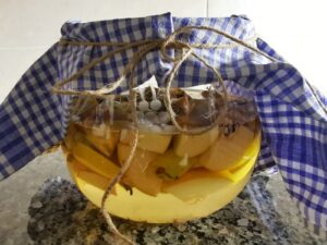 Quittenessig selber machen